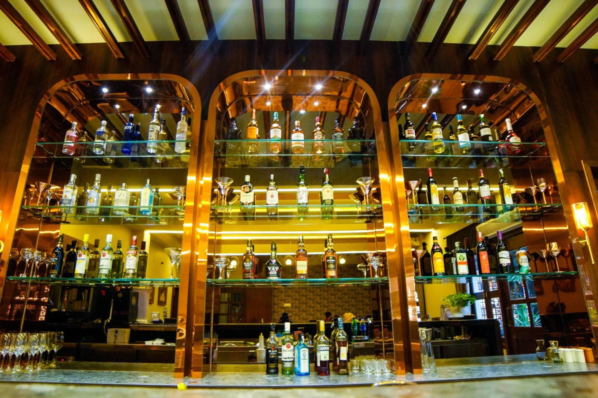 Hotel Surya, Kaiser Palace Varanasi Exterior photo